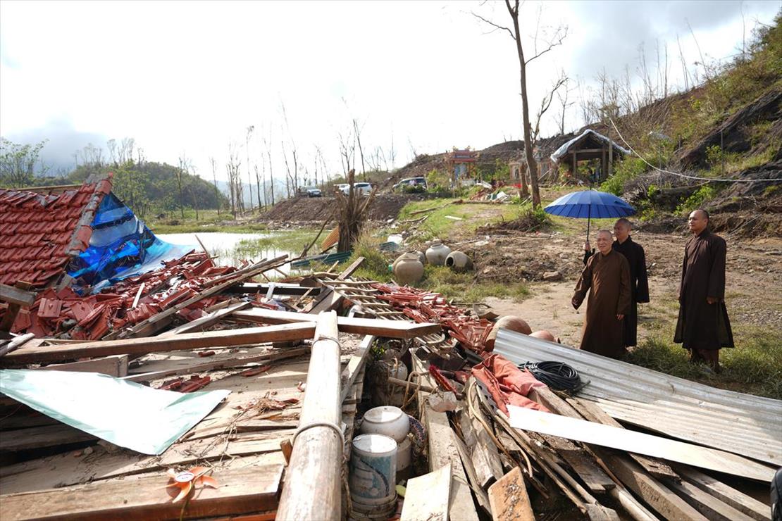 giao-hoi-phat-giao-viet-nam-keu-goi-cuu-tro-dong-bao-mien-trung-bi-thiet-hai.2jpg.jpg