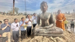 Lào khai quật phát hiện nhiều tượng Phật bằng đồng