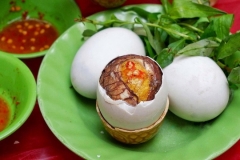 Tiếng kêu thầm lặng trong quả trứng vịt lộn