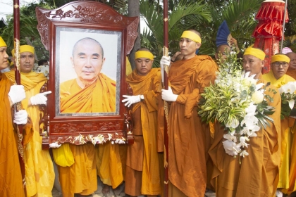 Truy niệm và phụng tống kim quan cố Trưởng lão HT.Thích Giác Quang nhập bảo tháp