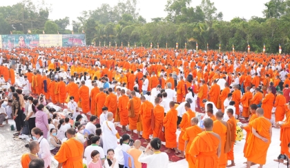 Đại lễ đặt bát cúng dường 3000 chư Tăng tại Học viện Phật giáo Nam tông Khmer