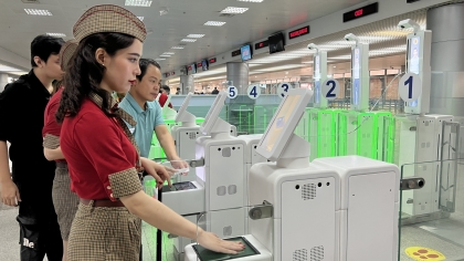 Thủ tục xuất, nhập cảnh tự động ở sân bay Tân Sơn Nhất chỉ mất 30 giây