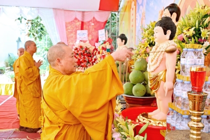 Hà Tĩnh: Phật giáo huyện Đức Thọ tổ chức đại lễ Phật đản PL 2568