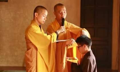 Thầy Tỳ kheo tu bao nhiêu năm mới được phép tế độ đệ tử xuất gia ?