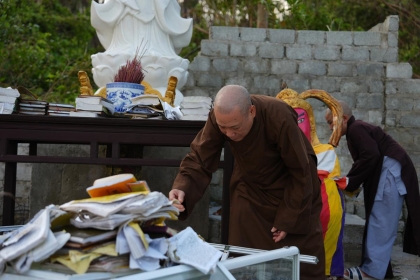 Hà Tĩnh: Hòa thượng Thích Bảo Nghiêm chia sẻ với những ngôi chùa bị thiệt hại nặng sau cơn bão số 10