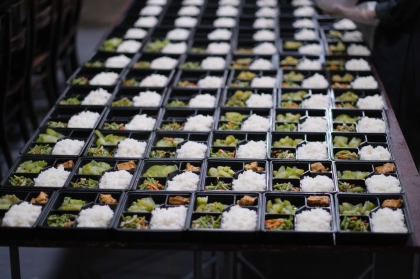 1000 suất cơm chay từ chùa Phật Học - Quảng Trị gửi về miền lũ Huế