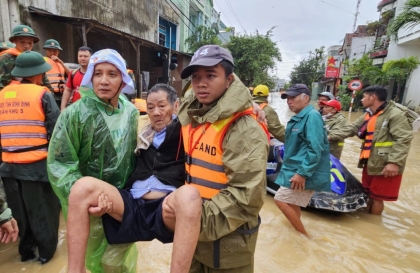 Tình người trong giông bão !