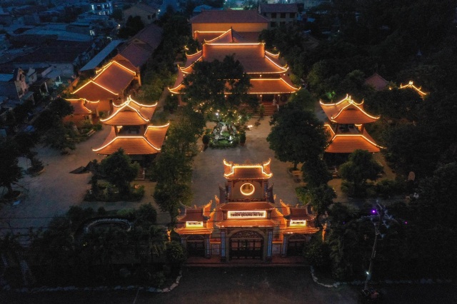 Ni sư Hương Nhũ giảng online cho sinh viên trường Đại học KHXH và Nhân văn