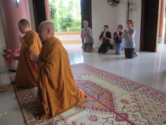 Lễ Quy y cho người đàn ông Thụy Điển tại tịnh xá Ngọc Sơn