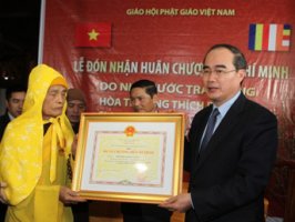 Trao tặng Đức Pháp chủ Thích Phổ Tuệ huân chương Hồ Chí Minh