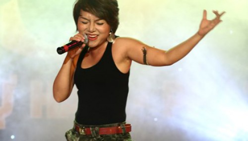 Ca sĩ Thái Thùy Linh: Không hát cho nhà chùa vì không công khai tiền cúng..