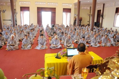 Khóa tu an lạc, giảng dạy giáo lý cho Phật tử  tại chùa Diên Quang