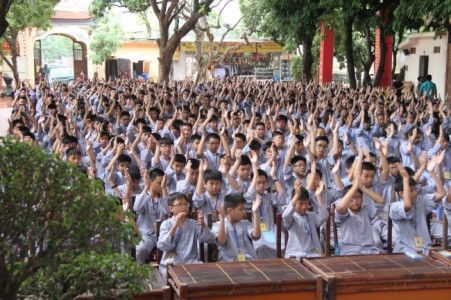  'Con về bên Phật' khóa tu mùa hè thứ 5 tại chùa Bằng