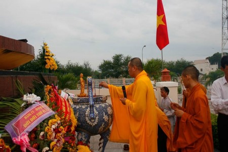 Đà Nẵng: Chùa Huệ Quang dâng hương tưởng niệm các anh hùng liệt sĩ