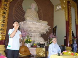 Sư cô Hương Nhũ làm các bạn trẻ thấm thía hơn ý nghĩa của nếp sống từ bi