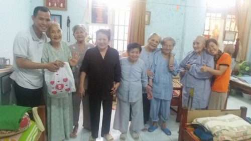 Đông về ấm áp tình thương...