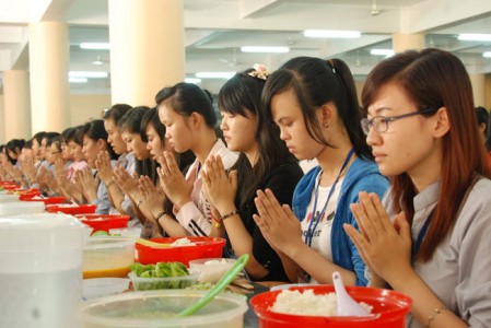 Nghi thức ăn cơm trong chánh niệm