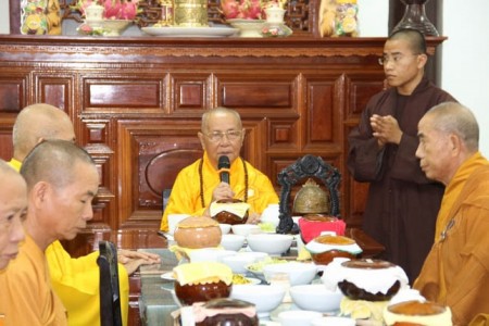 Chùa Bà Đa cúng dường an cư tại Quảng Nam và Đà Nẵng