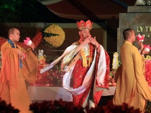 Chùa Trúc Lâm - nơi sưởi ấm lòng người xa xứ