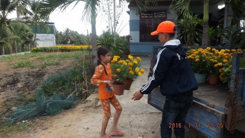 Xót xa nỗi đau mất bố mẹ của ba cháu nhỏ Cường, Quốc, Trang