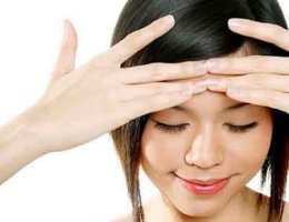 Điều trị đau vai gáy bằng xoa bóp bấm huyệt