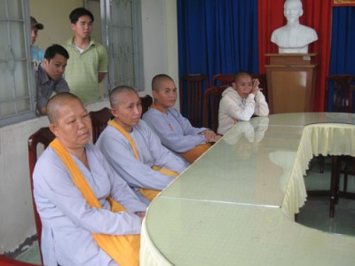 Bán tu sĩ, tu sĩ tự phong, sư giả