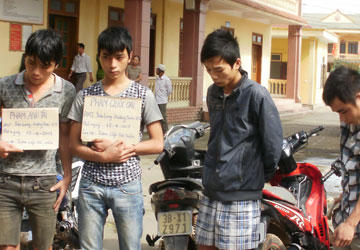 Bắt băng giả sư chùa đi trộm xe máy