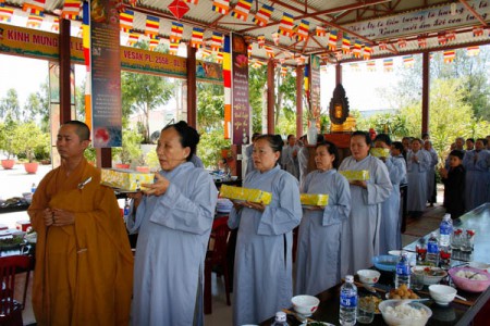  Khóa tu Bát quan trai tại chùa Huệ Quang Đà Nẵng