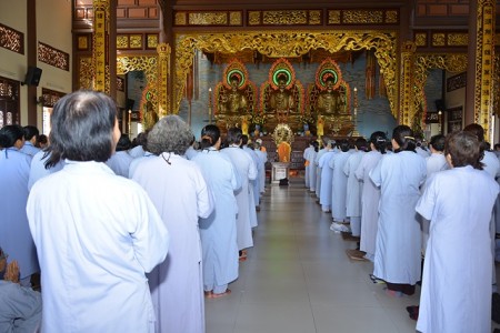 Phụng khuyến Tăng tục nam nữ phổ trì Bát Quan trai giới văn