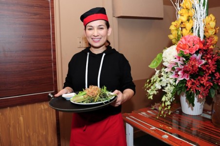 Phi Nhung mở nhà hàng chay nuôi trẻ mồ côi