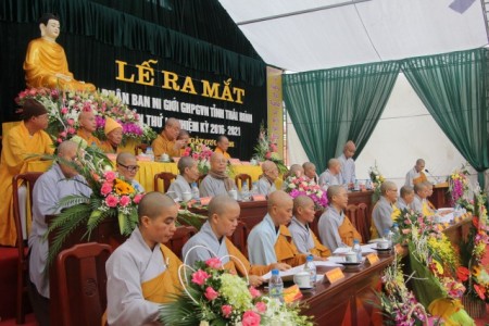 Ai quy định chư Tăng ngồi trên, trước chư Ni?