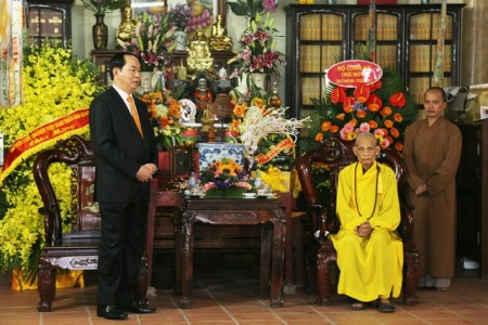 Chủ tịch nước Trần Đại Quang chúc mừng Phật đản 2017 đức Pháp chủ GHPGVN