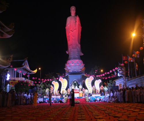 Đà Nẵng: Lễ an vị tôn tượng Đức Phật A Di Đà tại chùa Bà Đa