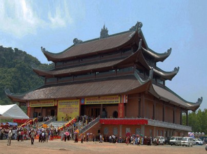 Có nên xây chùa đồ sộ to lớn ?