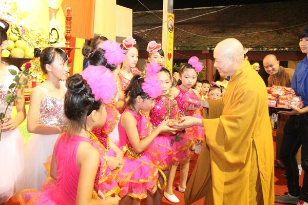 Chùa Bằng: Rộn ràng đêm hội Trăng rằm 