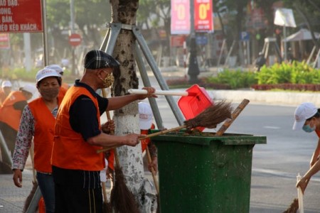 Đà Nẵng: Chùa Bát Nhã, chùa Huệ Quang vệ sinh môi trường mừng Phật đản