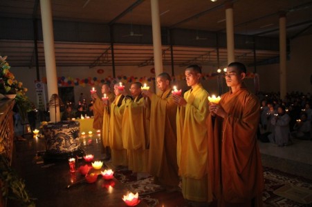 Nghệ An: Chùa Bát Nhã tổ chức lễ hoa đăng