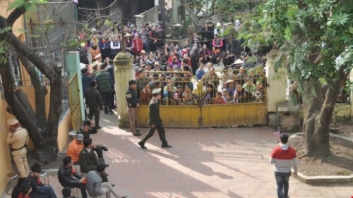 'Những công dân đặc biệt áo nâu' ở đâu ra, vì sao nên nỗi ?