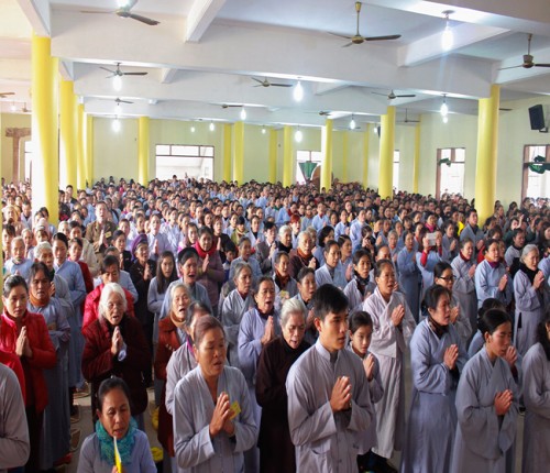 Hàng ngàn người về chùa Cổ Am lễ Phật tết Nguyên tiêu