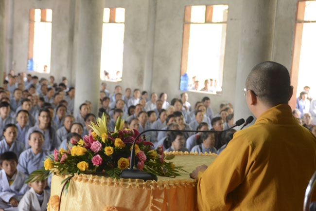 TT Thích Nhật Từ thuyết giảng trong ngày tu an lạc tại chùa Cổ Am