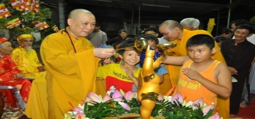 Chùa Hoa Nghiêm tổ chức lễ Phật đản PL 2559 - DL2015