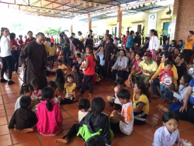 Ngày tu an lạc, vui rằm trung thu tại chùa Hoa Nghiêm