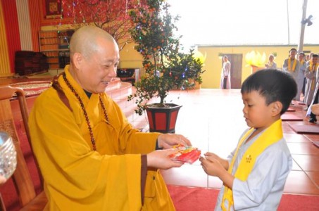 Phật tử chùa Kim Long vui đón xuân Mậu Tuất