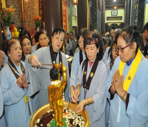 Hà Nội: Chùa Lý Triều Quốc Sư kính mừng Phật đản PL2563