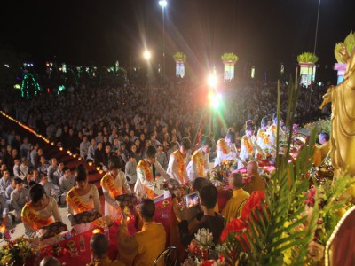 Lung linh huyền diệu đêm Vu lan tại chùa Ninh Tảo Hà Nam