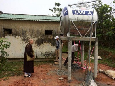 Chùa Phổ Hiền đóng giếng nưóc và tặng quà cho xã vùng cao tỉnh Quảng Trị