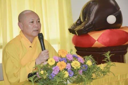 Hoa Kỳ: TT Thích Chân Tính giảng pháp tại chùa Phổ Minh bang Indiana 