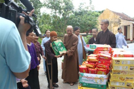 Chùa Từ Xuyên từ thiện tại bệnh viên phong Văn Môn