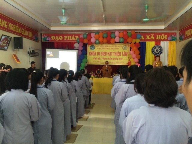 Gần 200 bạn trẻ về chùa Ứng Linh dự tu một ngày