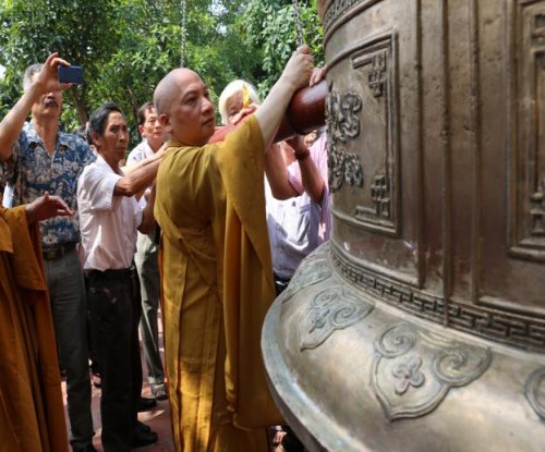 Hà Nội: Đại lễ Phật đản và khai đại hồng chung chùa Vạn Phúc